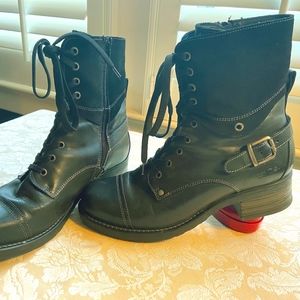 Taos Women’s Crave Boots size 9 - 9.5 Euro 40
